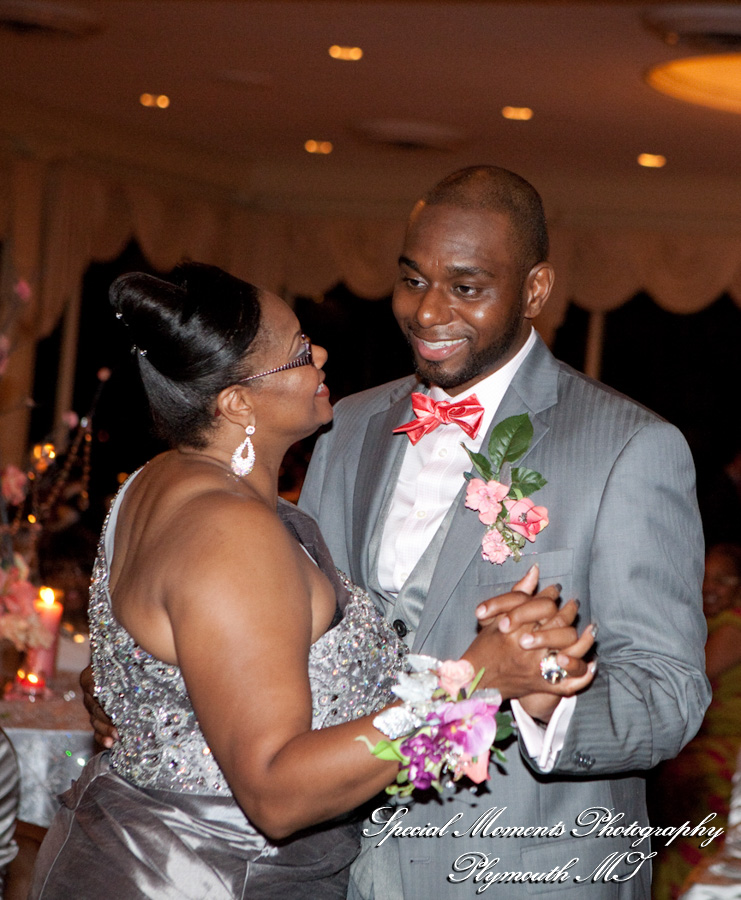 Grosse Pointe War Memorial Grosse Pointe Farms wedding photograph