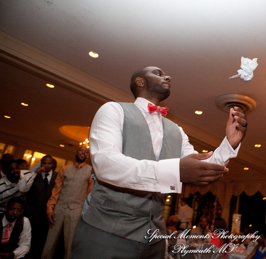 Grosse Pointe War Memorial Grosse Pointe Farms wedding photograph
