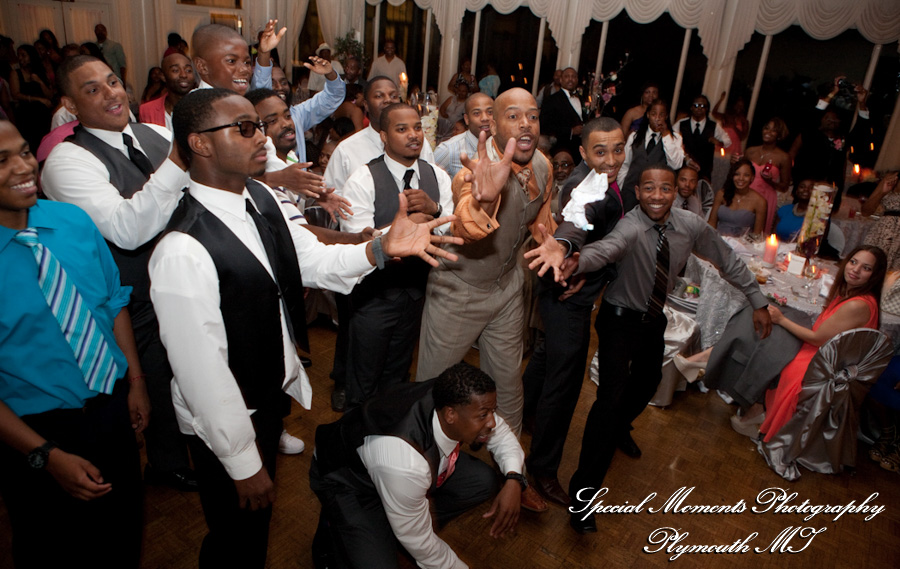 Grosse Pointe War Memorial Grosse Pointe Farms wedding photograph