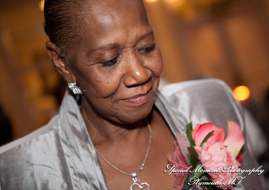 Grosse Pointe War Memorial Grosse Pointe Farms wedding photograph