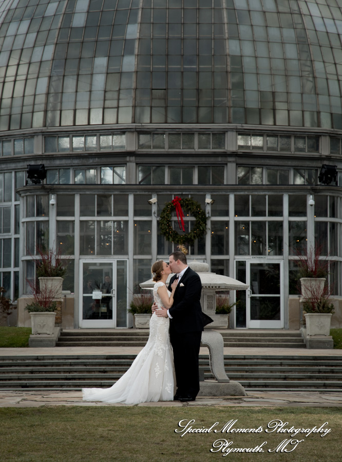 Lauren & Zachary at Gesu Roman Catholic Church Detroit MI wedding photography