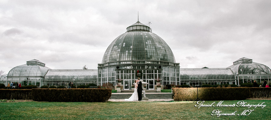 Lauren & Zachary at Gesu Roman Catholic Church Detroit MI wedding photography