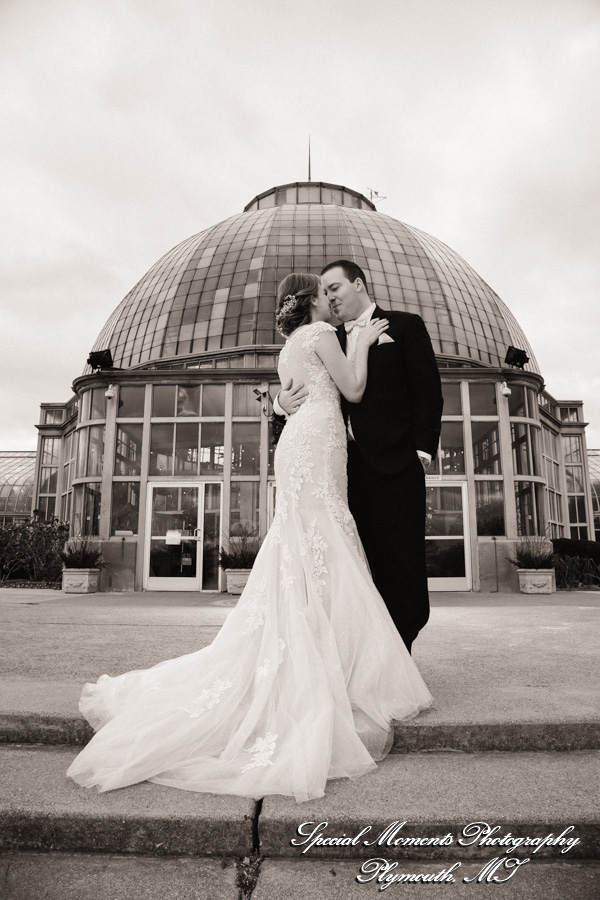 Lauren & Zachary at Gesu Roman Catholic Church Detroit MI wedding photography