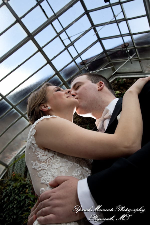Lauren & Zachary at Gesu Roman Catholic Church Detroit MI wedding photography