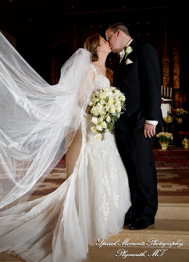 Lauren & Zachary at Gesu Roman Catholic Church Detroit MI wedding photography