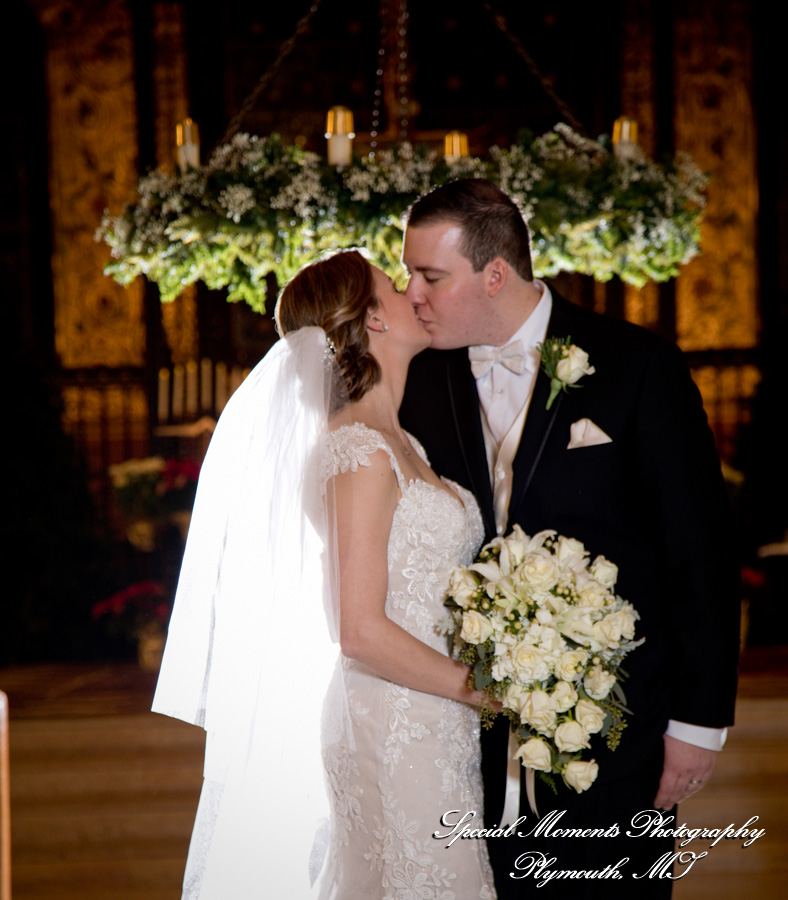 Lauren & Zachary at Gesu Roman Catholic Church Detroit MI wedding photography