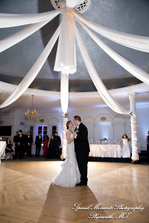 Lauren & Zachary at Blossom Heath Inn St. Clair Shores MI wedding photography