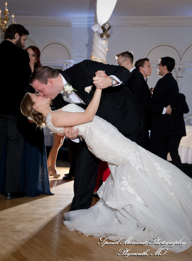 Lauren & Zachary at Blossom Heath Inn St. Clair Shores MI wedding photography