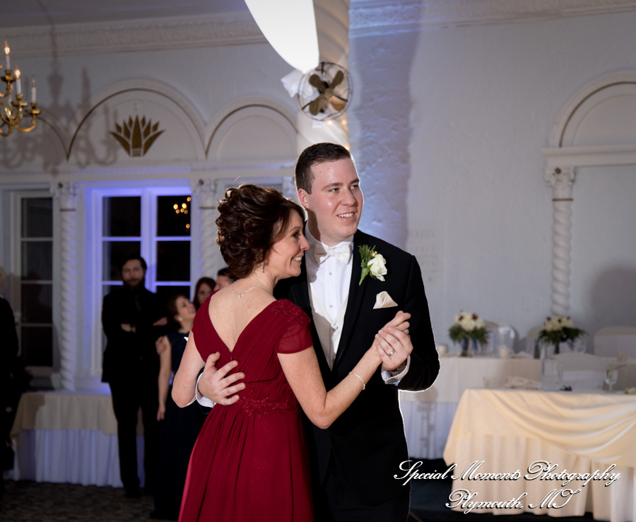 Lauren & Zachary at Blossom Heath Inn St. Clair Shores MI wedding photography