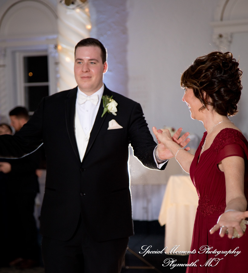 Lauren & Zachary at Blossom Heath Inn St. Clair Shores MI wedding photography
