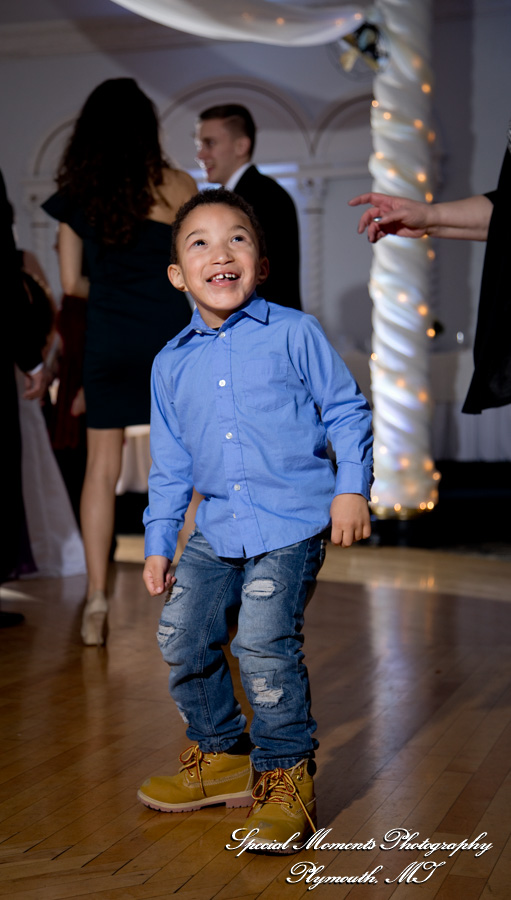 Lauren & Zachary at Blossom Heath Inn St. Clair Shores MI wedding photography