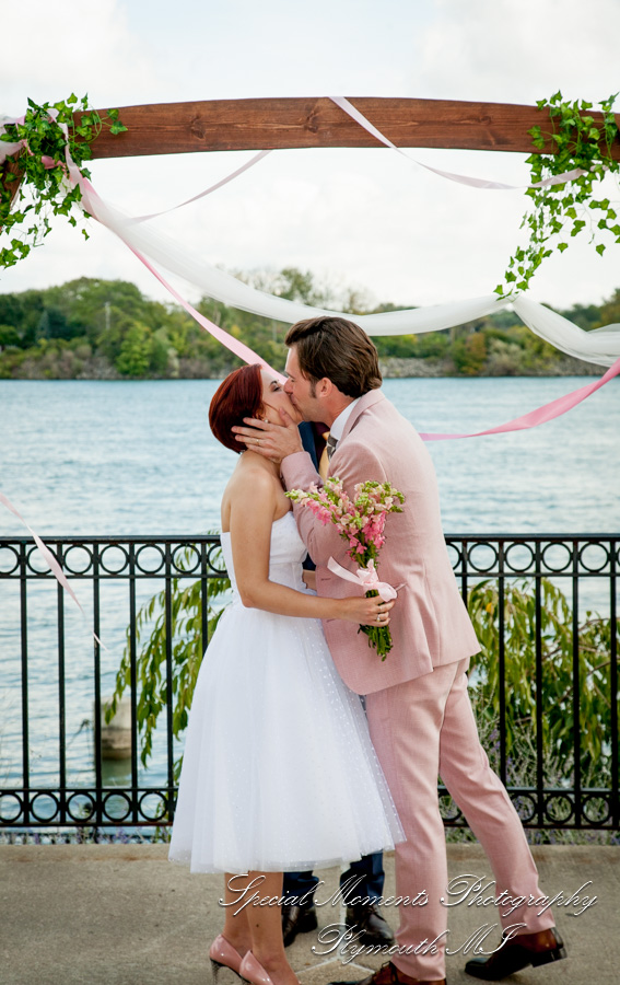 Chateau On The River Trenton MI wedding photograph