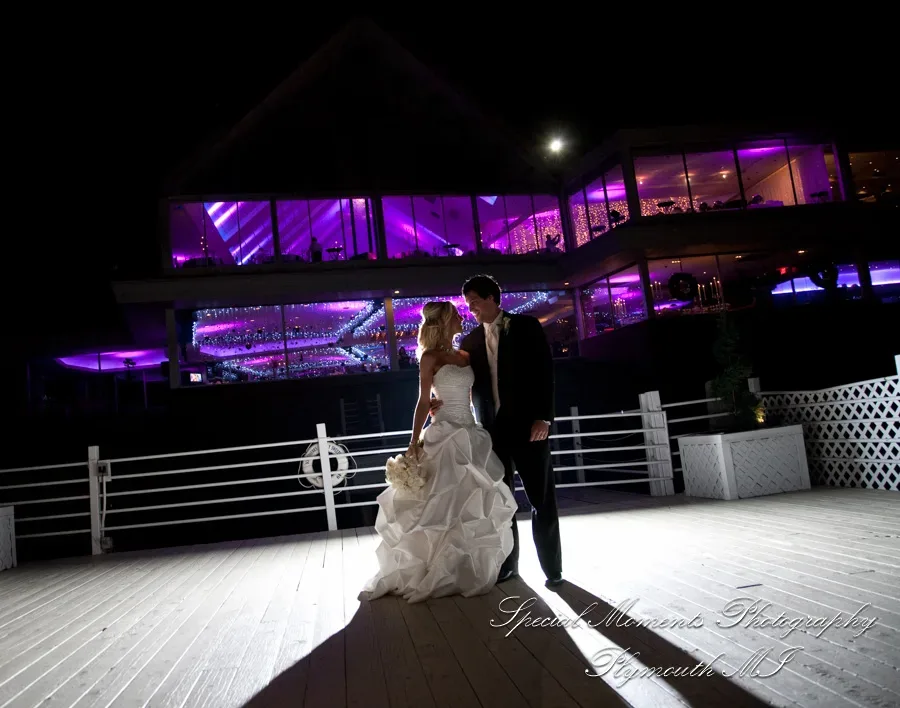Roostertail Detroit MI wedding photograph