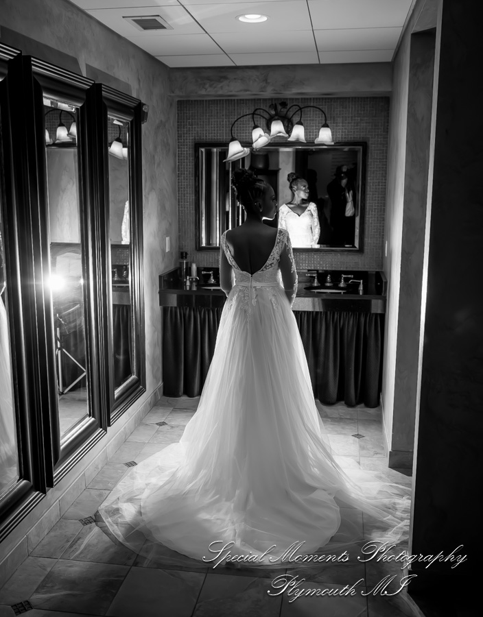 Iroquois Club Bloomfield Hills MI wedding photograph