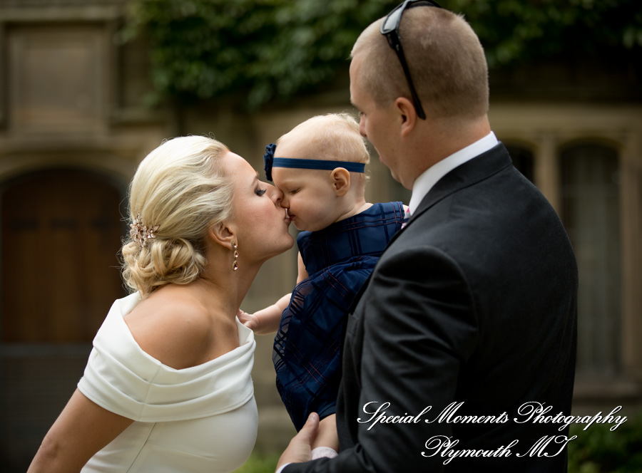 Amanda & Greg at Edsel & Eleanor Ford Gate House Grosse Pointe Shores MI wedding photography