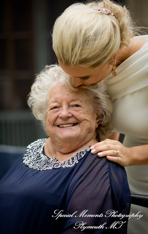Amanda & Greg at Edsel & Eleanor Ford Gate House Grosse Pointe Shores MI wedding photography