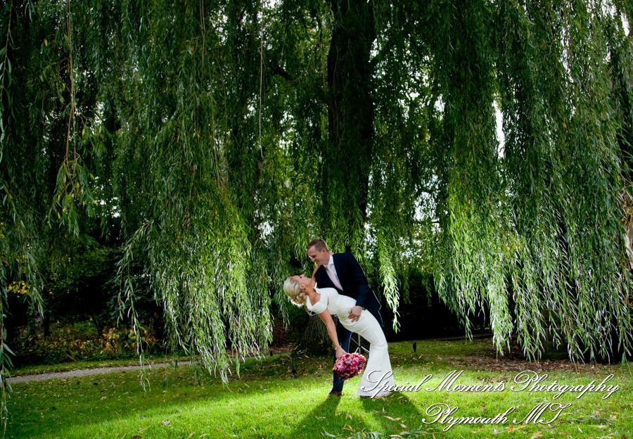 Amanda & Greg at Edsel & Eleanor Ford Gate House Grosse Pointe Shores MI wedding photography