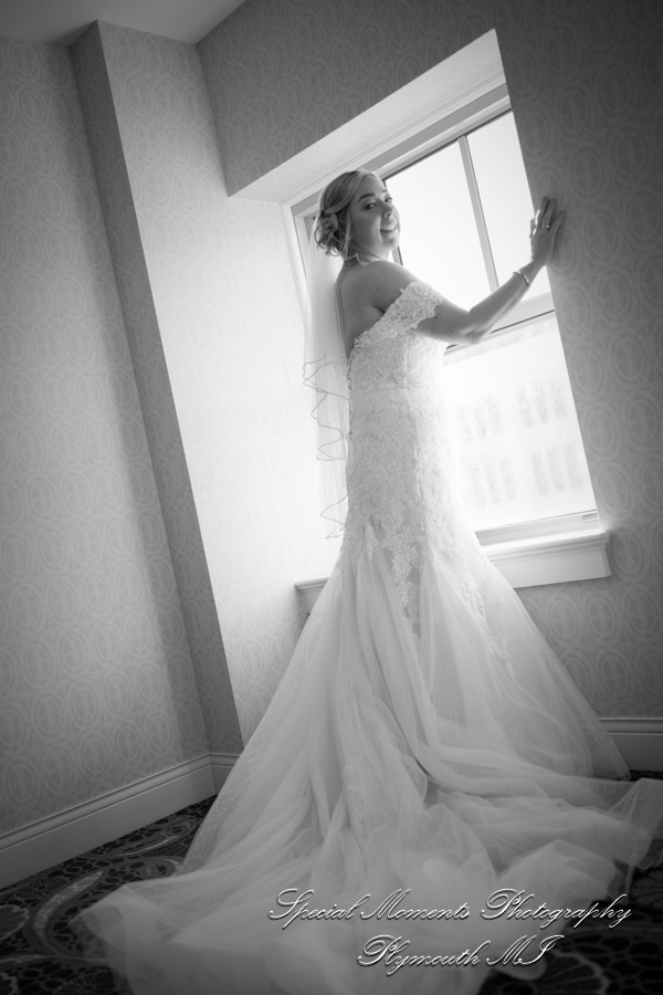 DoubleTree Suites by Hilton Hotel Detroit MI Wedding photograph