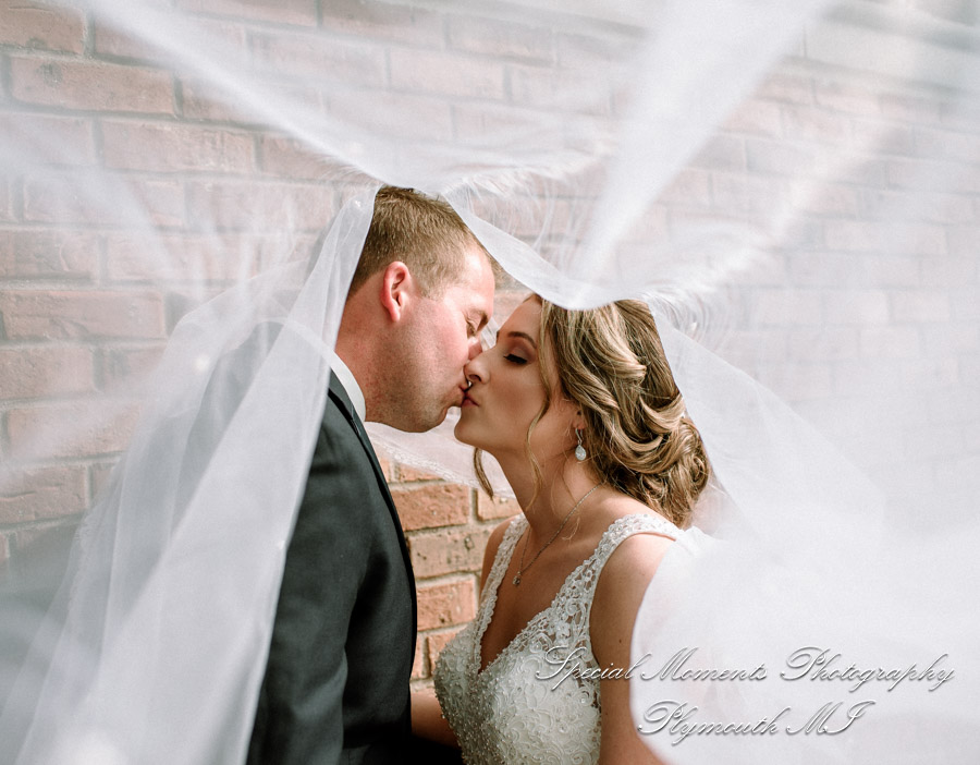 Janelle & Jay at Indianwood Golf & Country Club Lake Orion MI wedding photograph