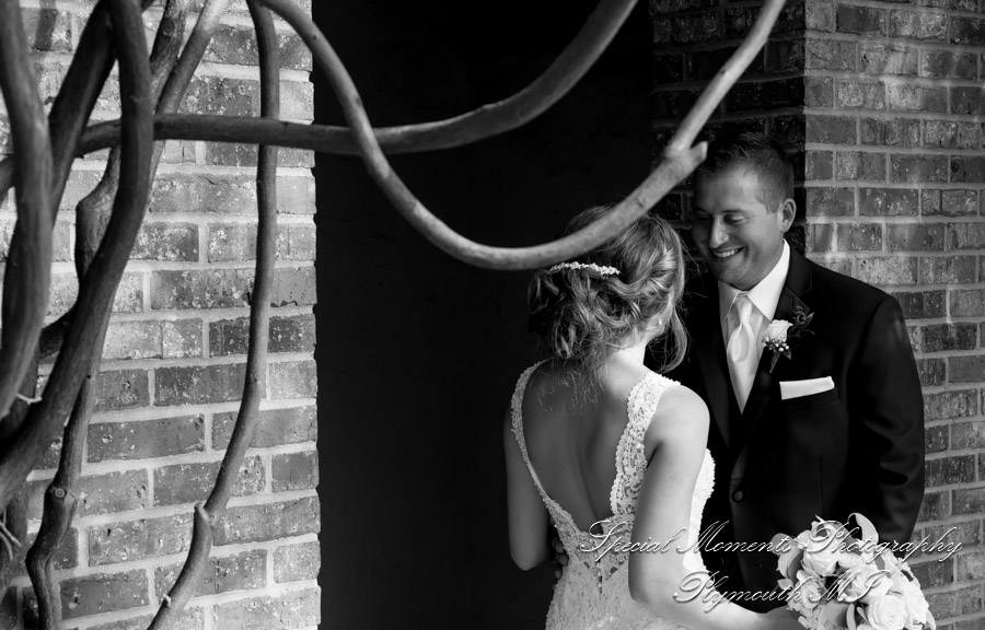 Janelle & Jay at Indianwood Golf & Country Club Lake Orion MI wedding photograph