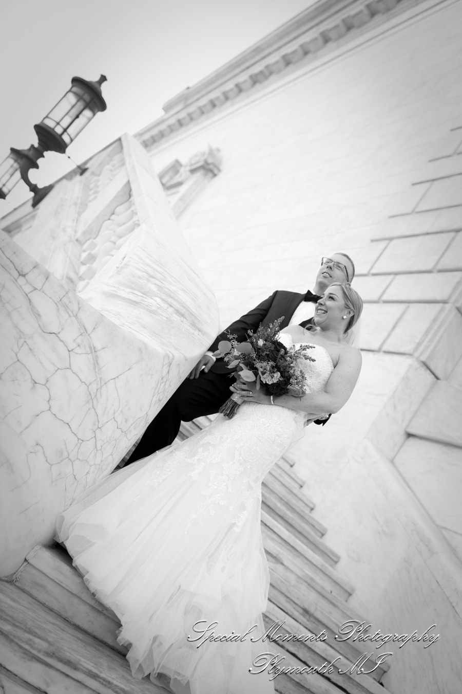Detroit Institute of Arts MI wedding photograph