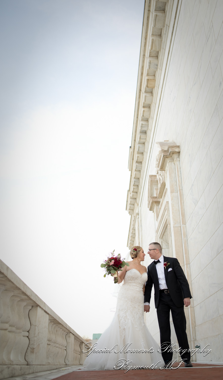 Detroit Institute of Arts MI wedding photograph
