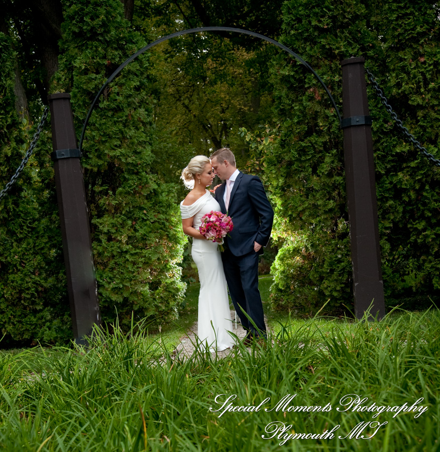 Amanda & Greg at Edsel & Eleanor Ford Gate House Grosse Pointe Shores MI wedding photography