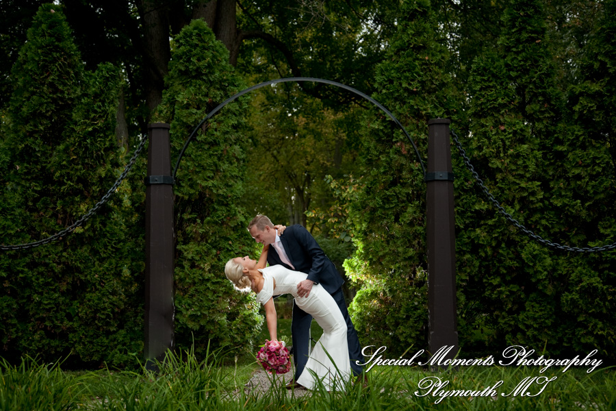 Amanda & Greg at Edsel & Eleanor Ford Gate House Grosse Pointe Shores MI wedding photography