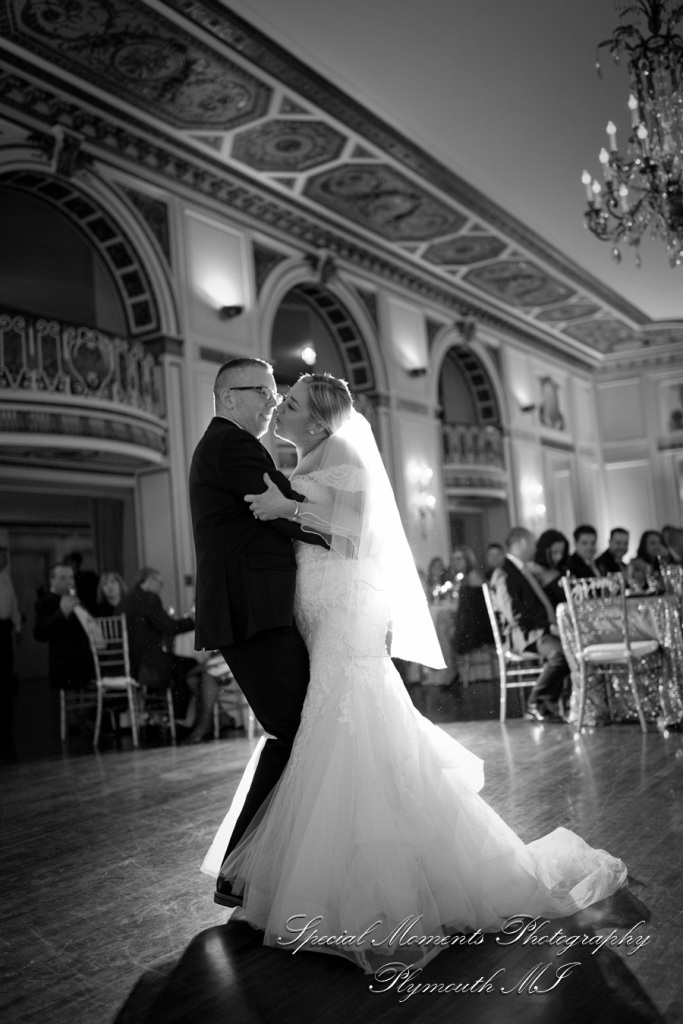Michelle & Sean at Colony Club Detroit MI wedding photograph