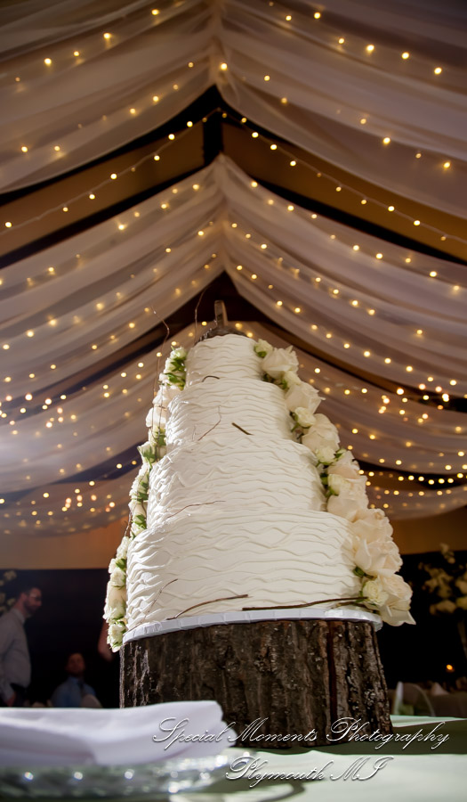 Janelle & Jay at Indianwood Golf & Country Club Lake Orion MI wedding photograph