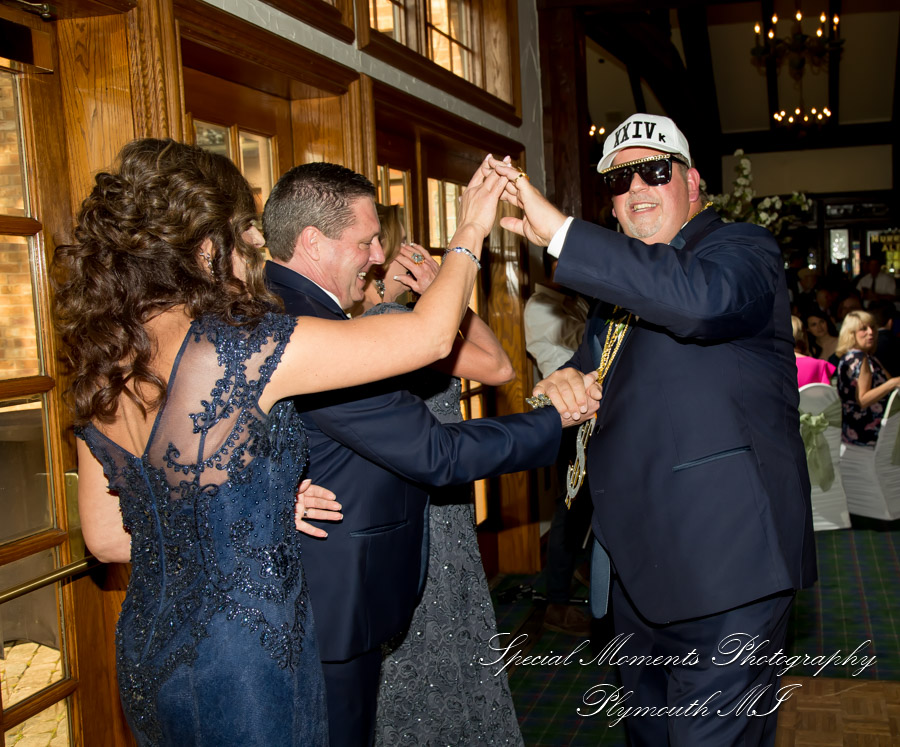 Janelle & Jay at Indianwood Golf & Country Club Lake Orion MI wedding photograph