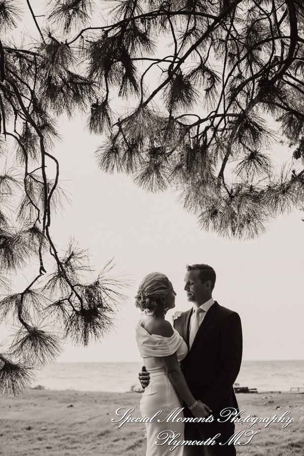 Amanda & Greg at Edsel & Eleanor Ford Gate House Grosse Pointe Shores MI wedding photography