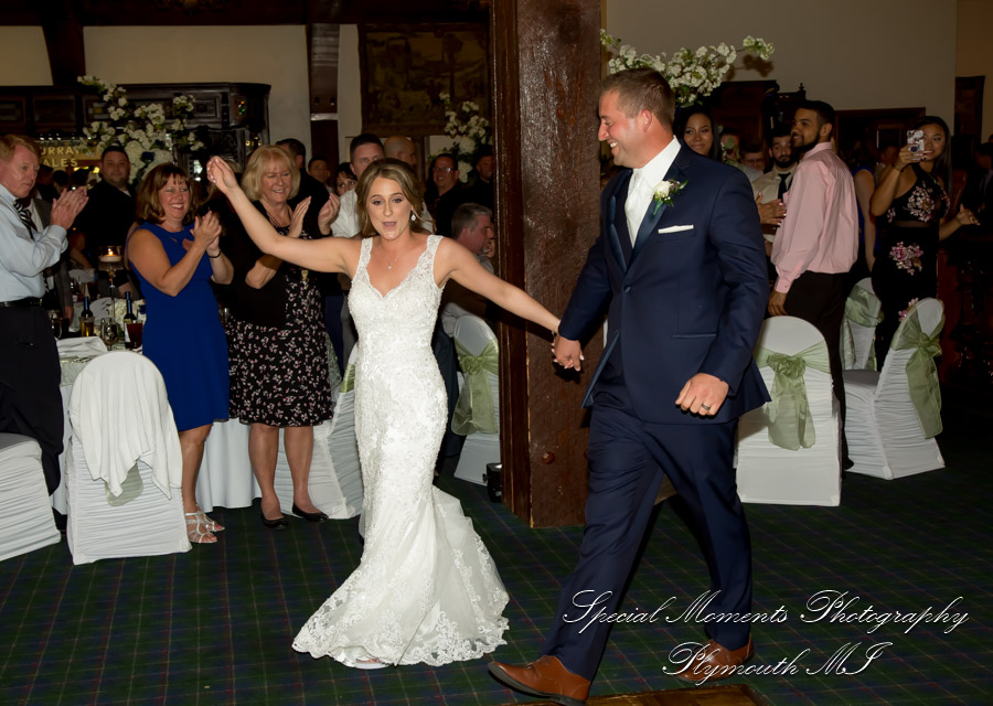 Janelle & Jay at Indianwood Golf & Country Club Lake Orion MI wedding photograph
