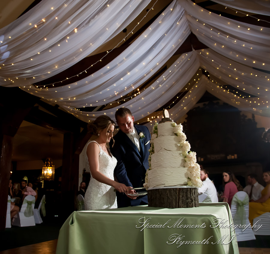 Janelle & Jay at Indianwood Golf & Country Club Lake Orion MI wedding photograph