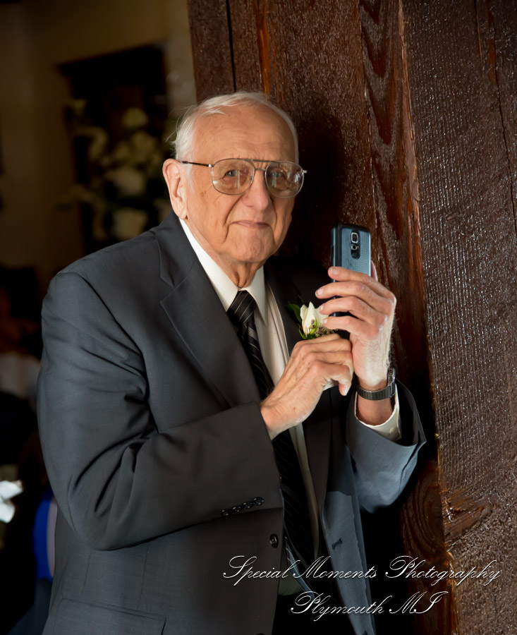 Janelle & Jay at Indianwood Golf & Country Club Lake Orion MI wedding photograph