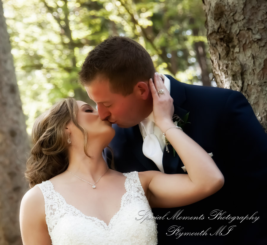 Janelle & Jay at Indianwood Golf & Country Club Lake Orion MI wedding photograph