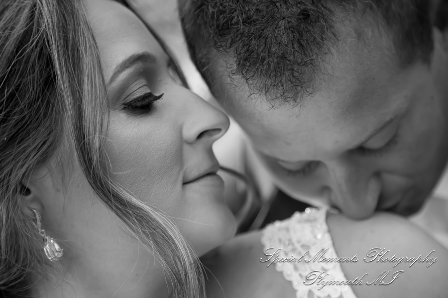 Janelle & Jay at Indianwood Golf & Country Club Lake Orion MI wedding photograph