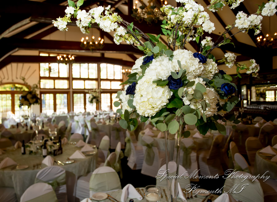 Janelle & Jay at Indianwood Golf & Country Club Lake Orion MI wedding photograph