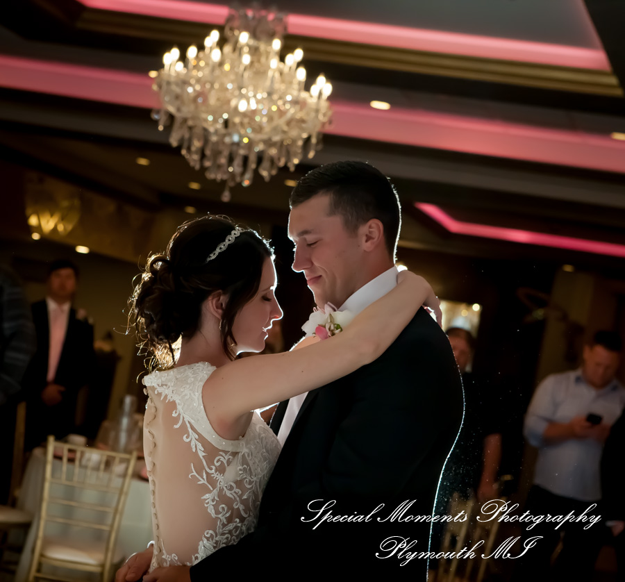 Reagan & Logan at Bentley Banquet Center Wyandotte MI wedding photography