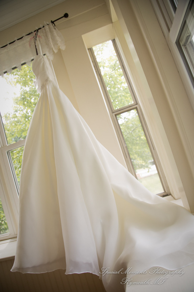 Laura & Chris at Wellers East Garden Saline MI wedding photography