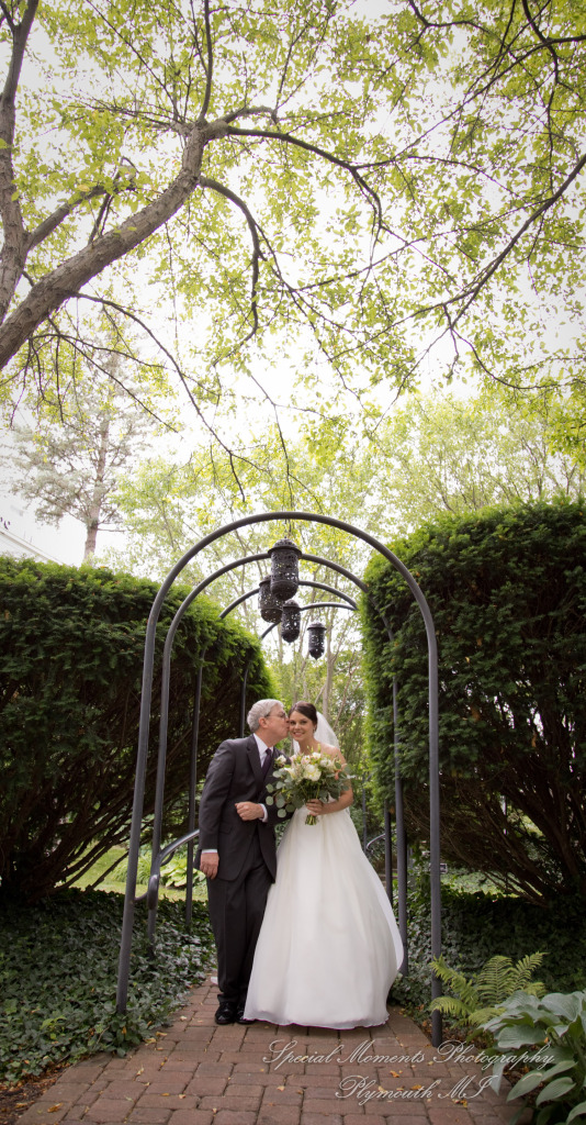 Laura & Chris at Wellers East Garden Saline MI wedding photography