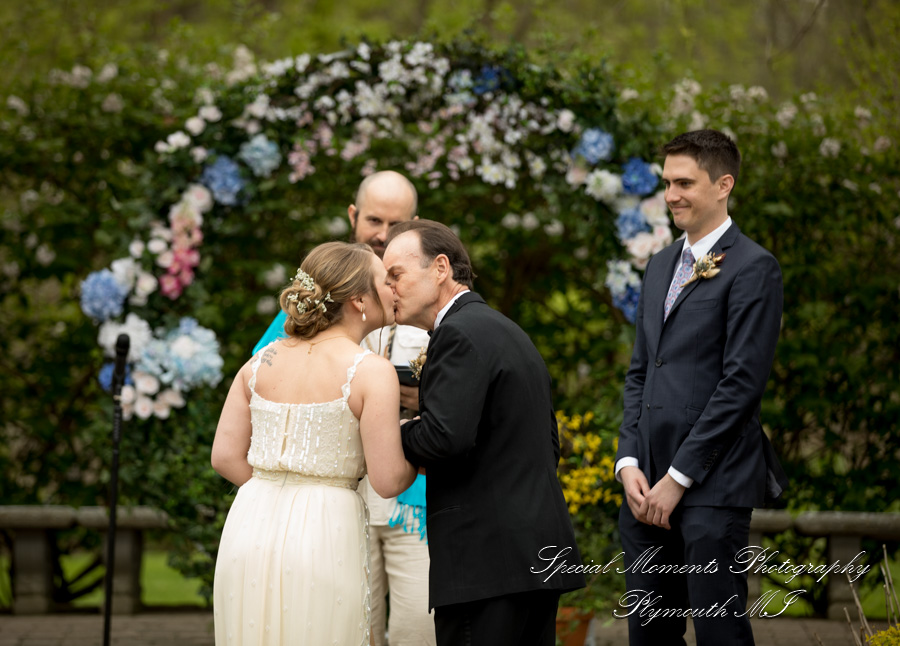 Lauren & Gabriel at Wellers Saline MI wedding photography