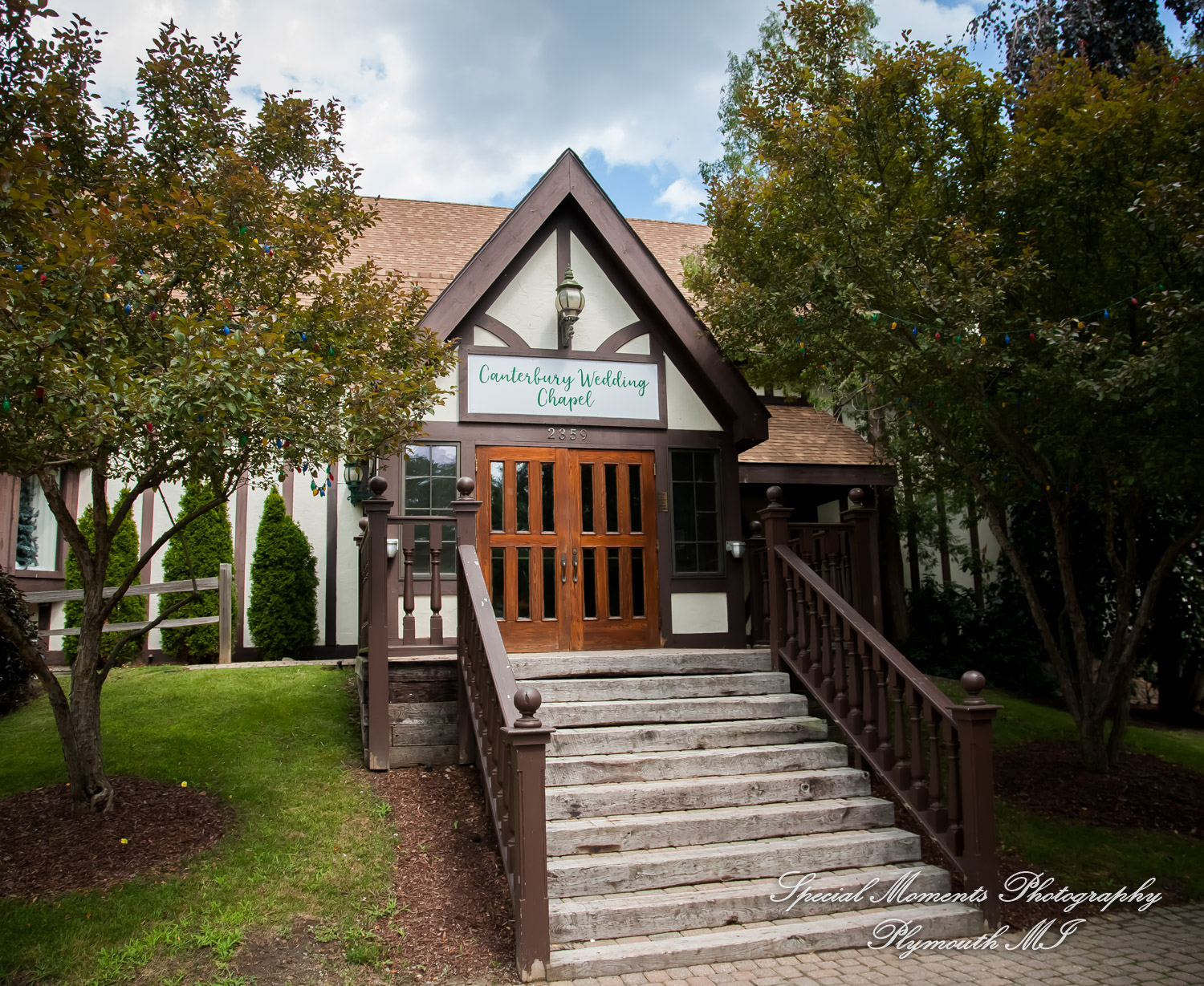 Kings Court Castle Lake Orion MI wedding photograph