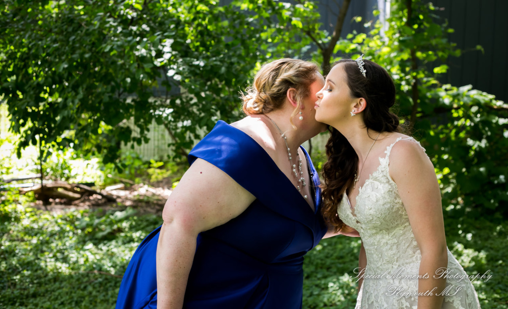 Brittany & Christian at Canterbury Castle Lake Orion M wedding photography