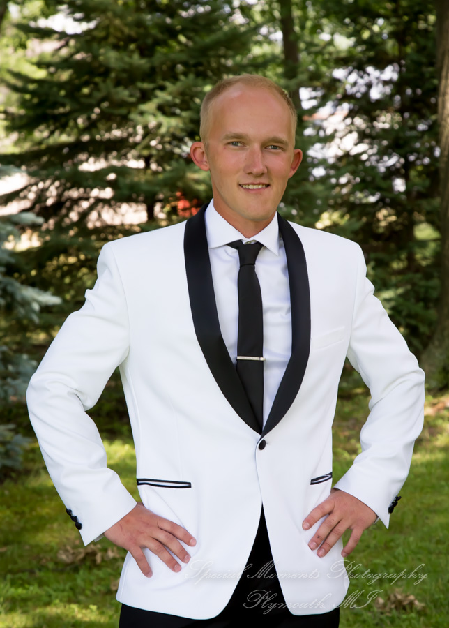 Alyssa & Tyler at Moose Ridge Golf Course South Lyon MI wedding photography