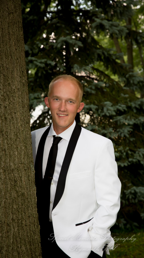 Alyssa & Tyler at Moose Ridge Golf Course South Lyon MI wedding photography