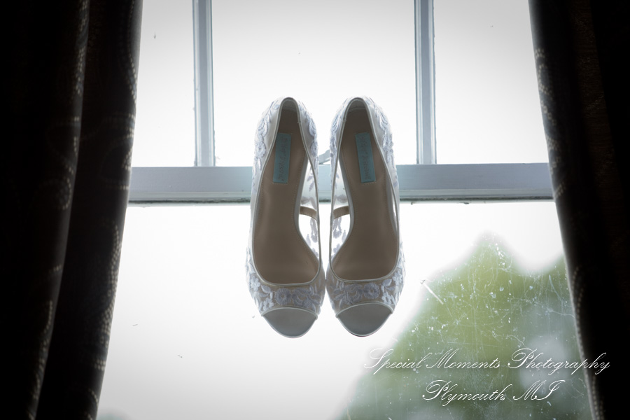 Heidi & Doug at Blossom Heath St. Clair Shores MI wedding photography