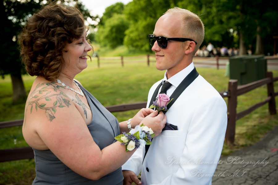 Alyssa & Tyler at Moose Ridge Golf Course South Lyon MI wedding photography