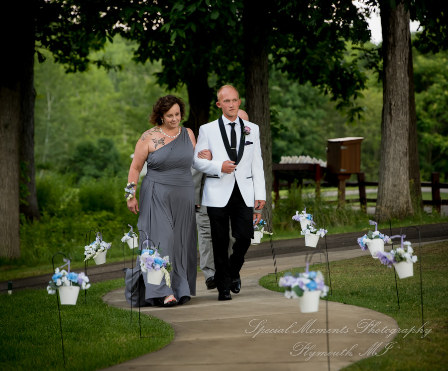 Alyssa & Tyler at Moose Ridge Golf Course South Lyon MI wedding photography