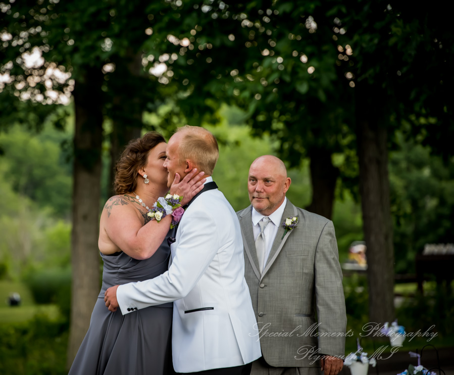 Alyssa & Tyler at Moose Ridge Golf Course South Lyon MI wedding photography